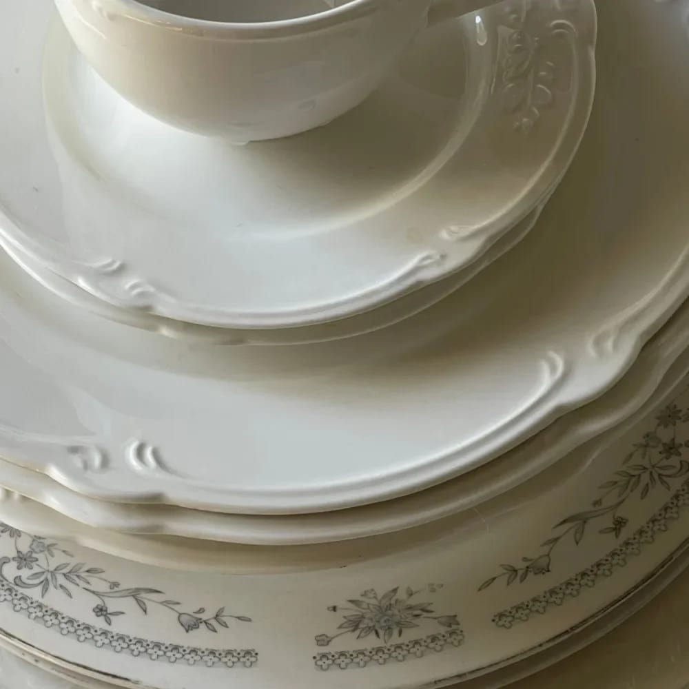 Beyaz Saray Kabartmalı Porselen Yemek Takımı 60 Parça